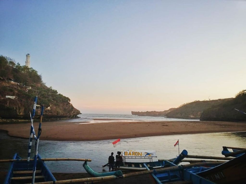 Berwisata ke Pantai Baron