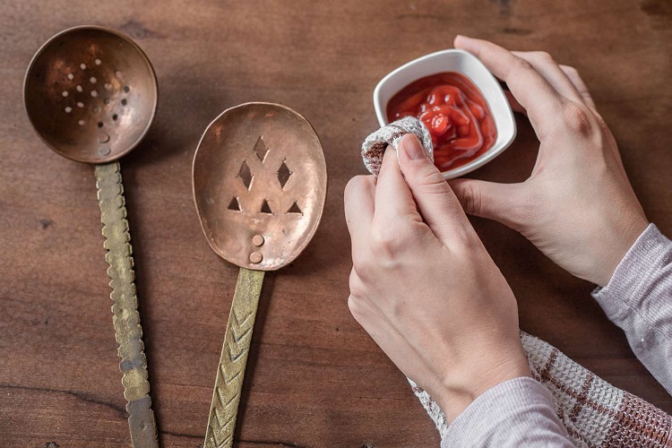 Saus tomat bisa untuk membersihkan produk tembaga, Sumber: treehugger.com
