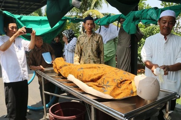 Latihan Memandikan Jenazah, sumber Tugas Sekolah