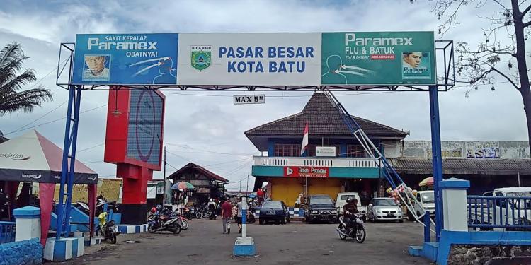 Tampak depan Pasar Besar Kota Batu Malang, Sumber : malangvoice.com