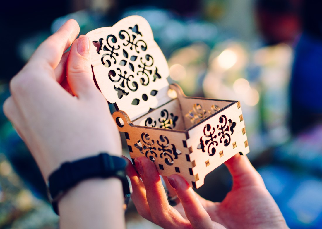 souvenir acara kantor