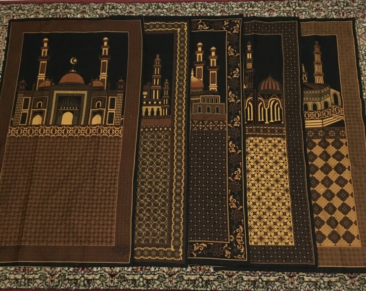 Sajadah batik, sumber: sajadahbatikjogja.files.wordpress.com