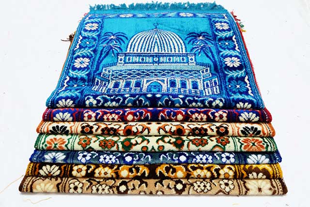 Sajadah jenis beludru, sumber: www.99.co