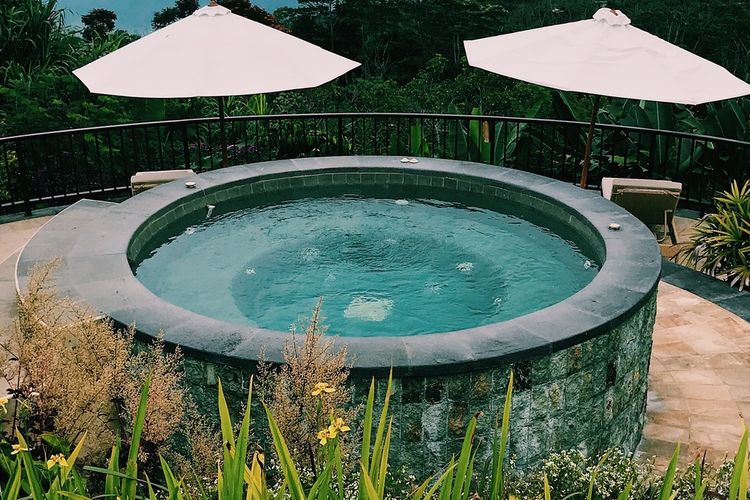Kolam Renang Lingkaran Sumber ; Kompas.com