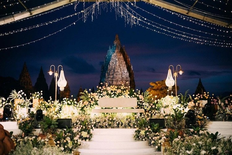 Pesta pernikahan dengan view Candi Prambanan, Sumber: prambanan.injourneydestination.id