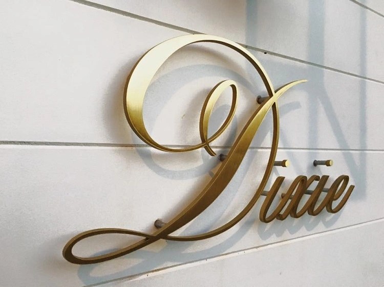 Penggunaan logo untuk branding bisnis, Sumber: rightwaysigns.com